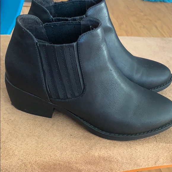 Black Chelsea boots - Picture 2 of 4